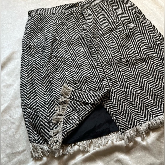 Karen Kane Vintage Silk and Wool Black and White Chevron Patterned Skirt - Picture 2 of 6